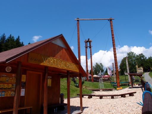 Vertical park, Kletterwand, Big swing, Bungee-Trampolin