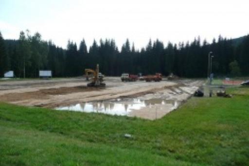 Budowa nowego oświetlonego boiska do piłki nożnej Budowa nowego oświetlonego boiska do piłki nożnej