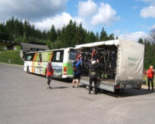 Riesengebirgs-Radfahrbusse im Betrieb