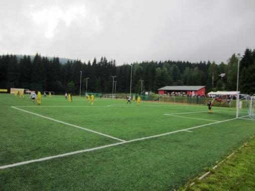 Ein Fußballfeld mit Beleuchtung TJ Jiskra Harrachov